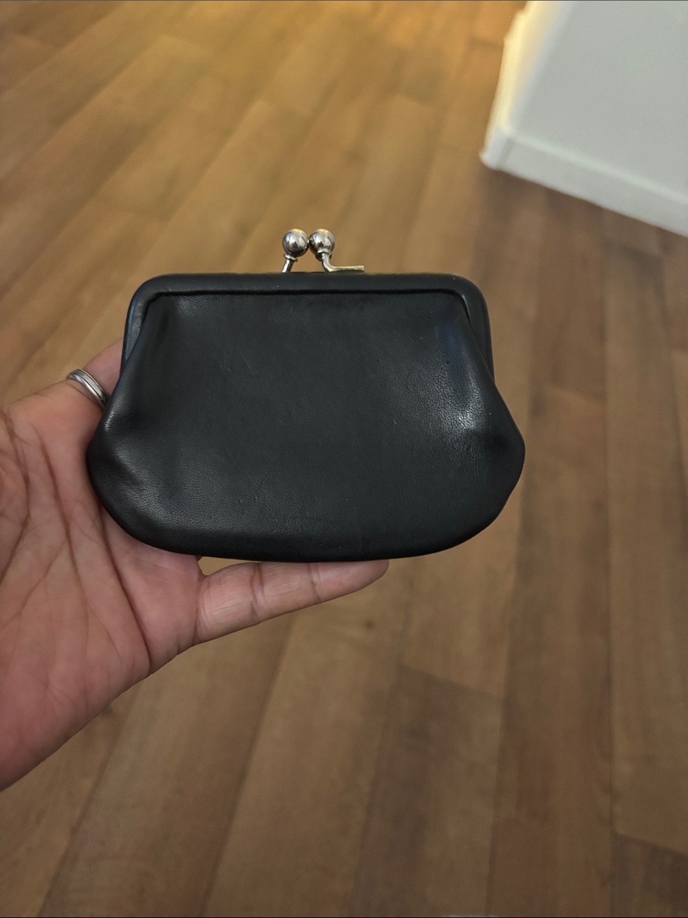 Coach Vintage Kisslock Change Purse Black Leather Coin 90's USA boho minimalist